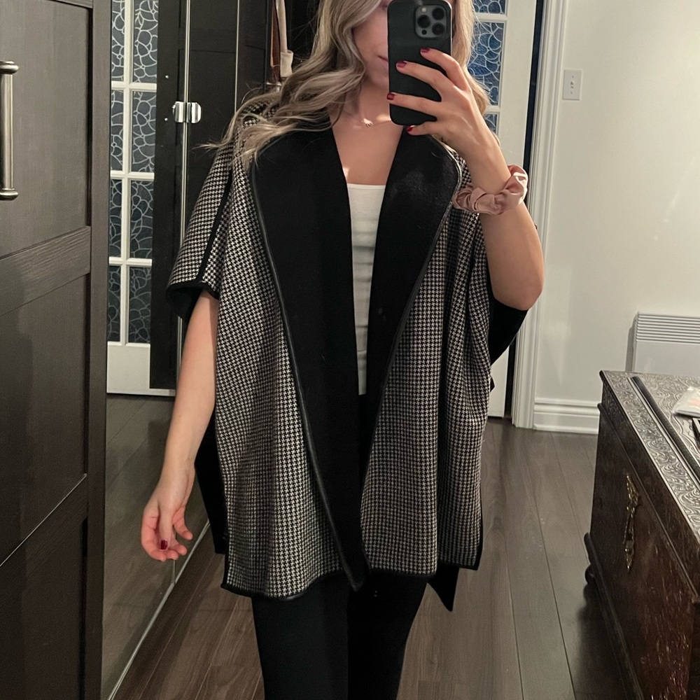 Reversible cape